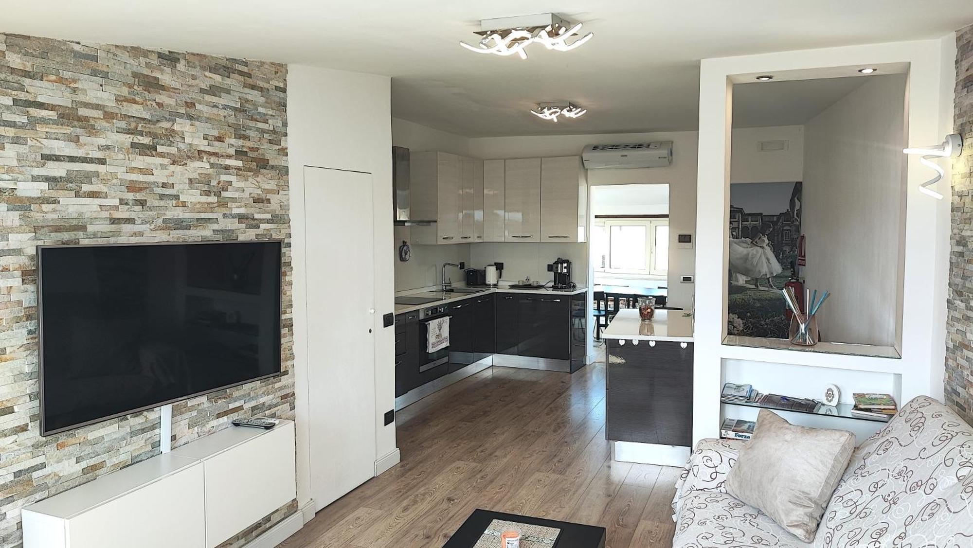 Caesar's Luxury In Center Town Amphitheater Apartment *